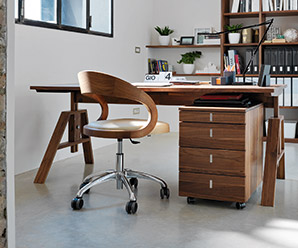 Atelier height-adjustable walnut desk