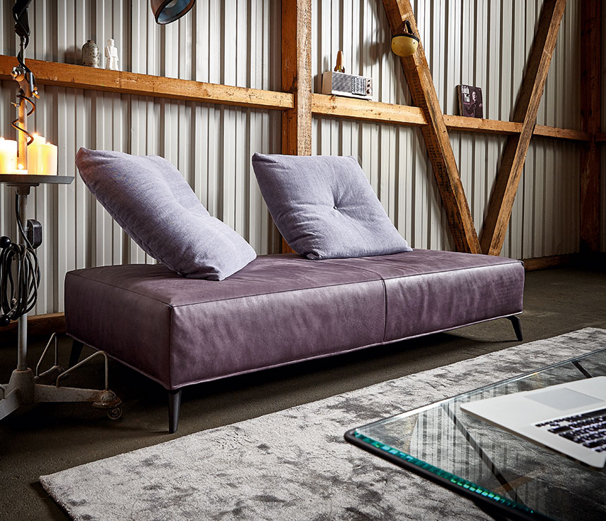 Bohemian-look sofa and chair elements