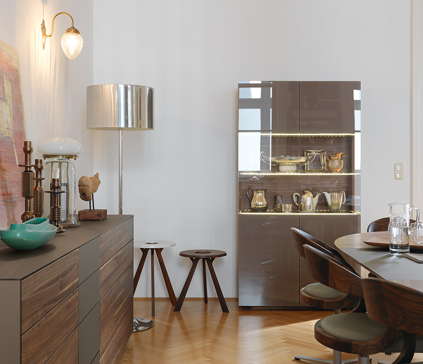 Cubus Pure high-end display cabinet