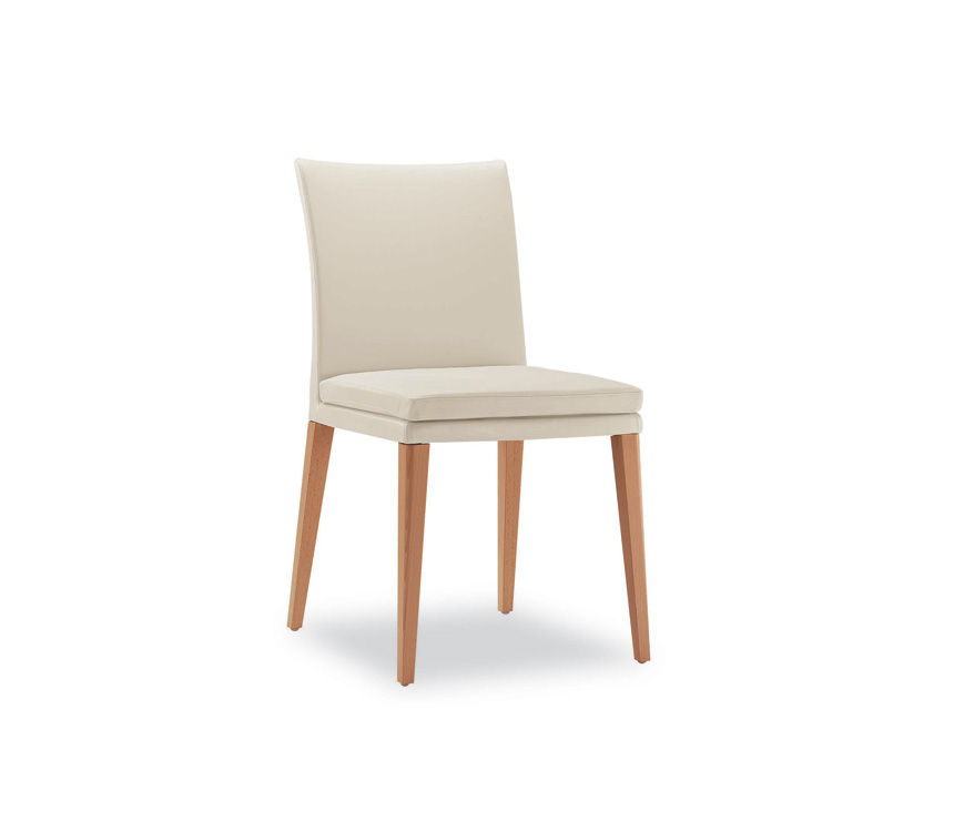 The 941 dining chair with wood legs
