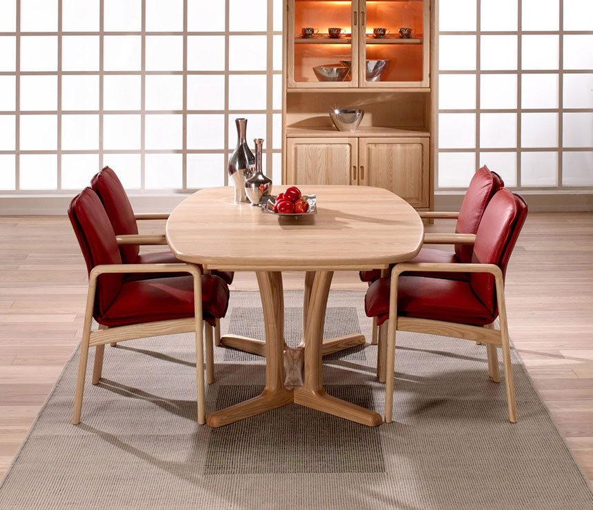 Fine alder dining room table from Denmark