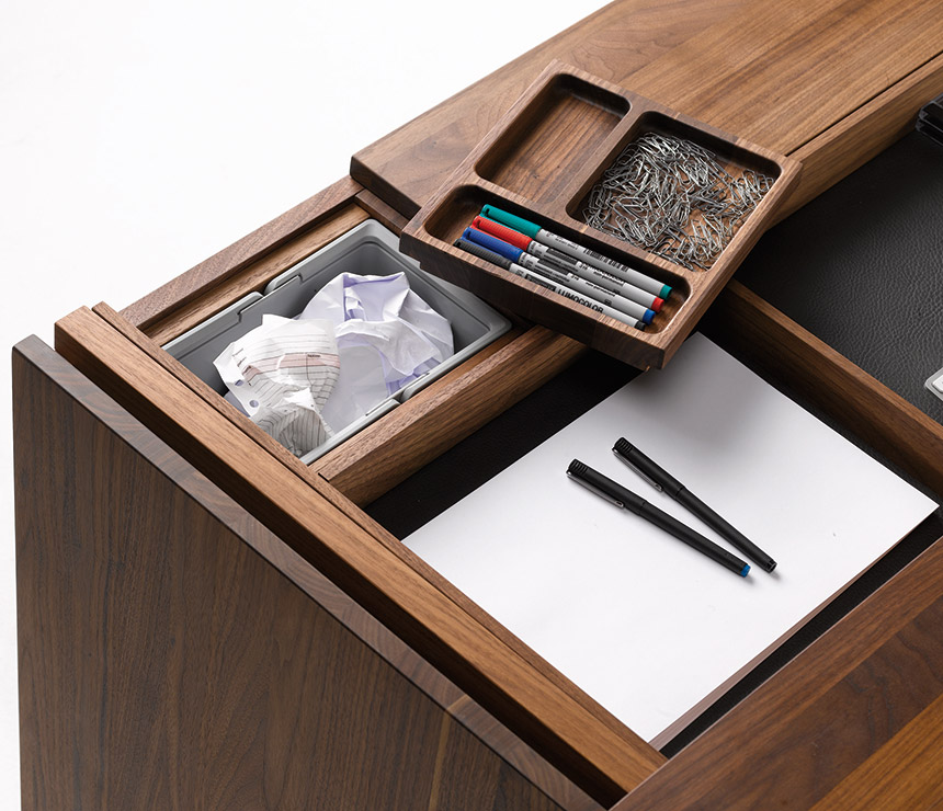 Close-up of the Cubus writing desk