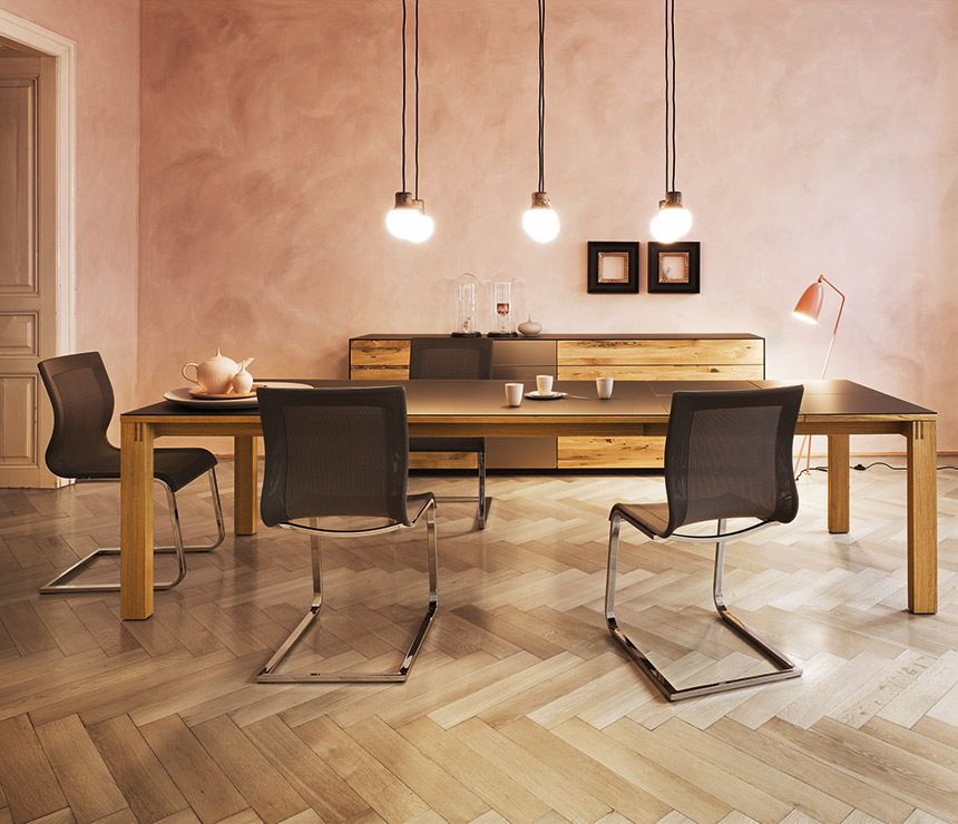 Venetian oak extendable dining table
