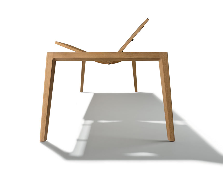 End view of the Mylon dining table showing the butterfly extension system