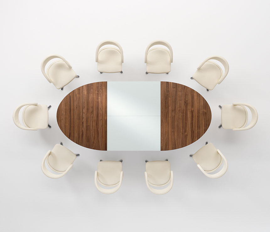 Girado oval extended dining table