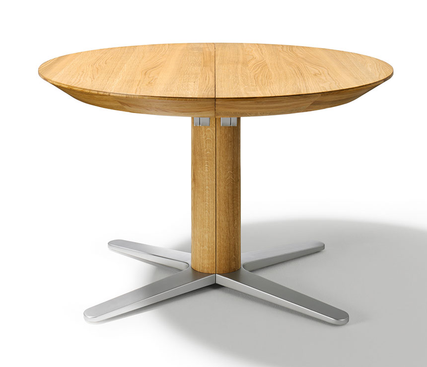 Lovely round oak dining table