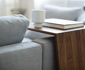 An easily convertible coffee-cum-side table