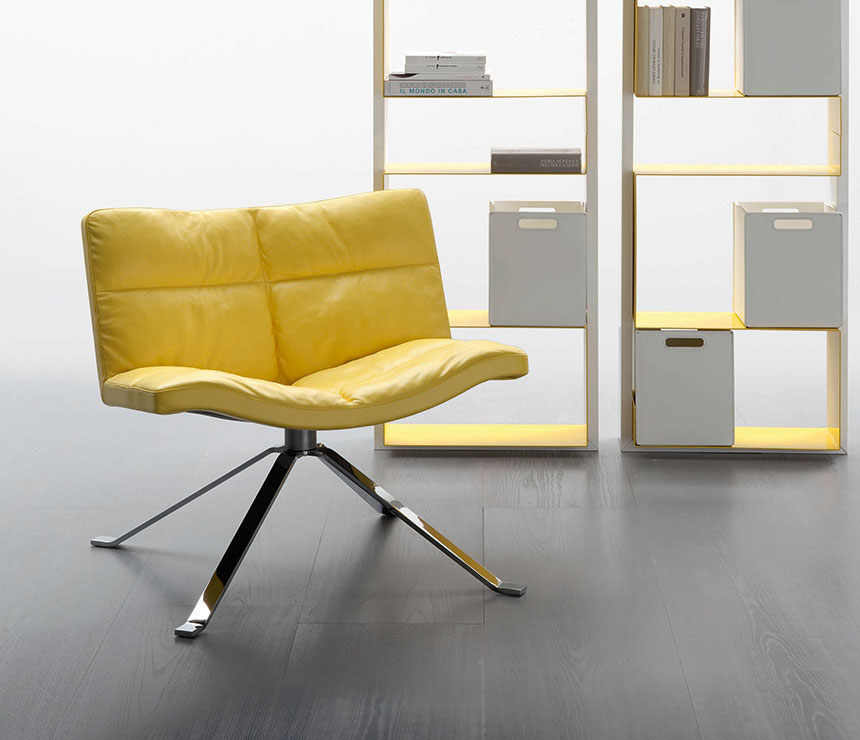 The 901 living room designer armchair with steel spider legs