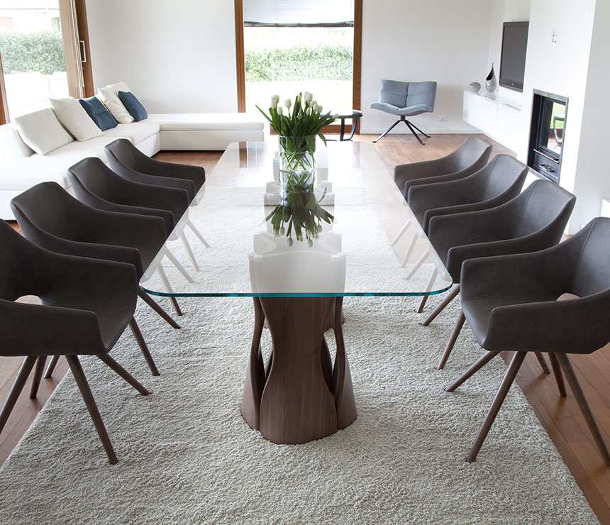 The rectangular 217 glass dining table