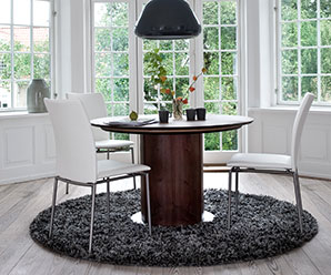 Round pedestal table that opens into a petal shape