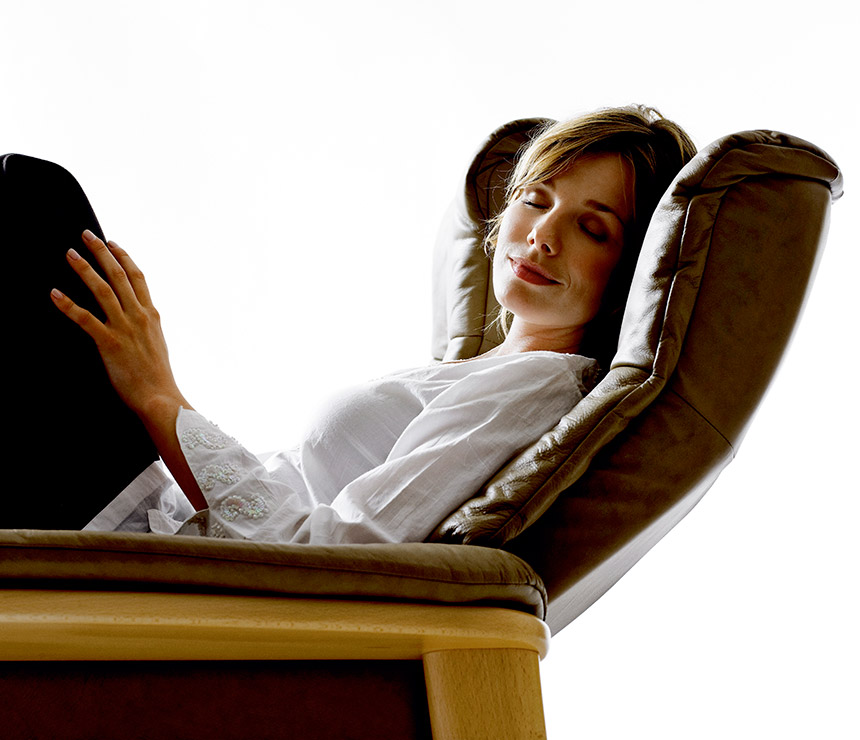 Side-view of the Stressless Windsor reclining sofa